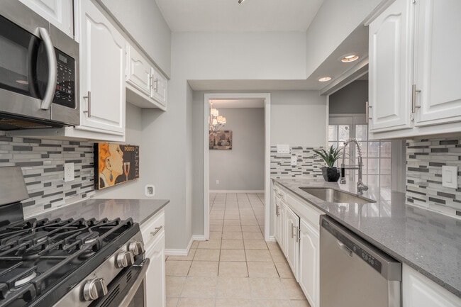 Building Photo - 317 Benjamin St