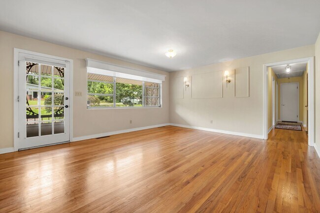 Foto del edificio - Stunning 3 Bedroom 2 Bathroom Mid-Century ...
