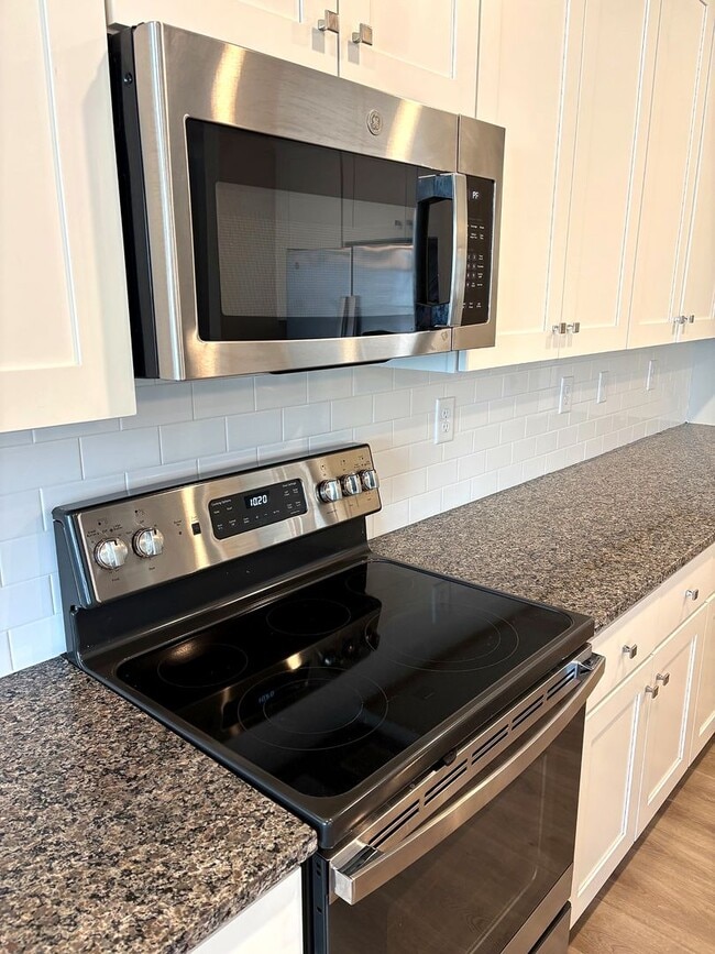 Building Photo - Brand New Townhome | 3 BR/2.5BA | 1-Car Garage | Near Downtown Mooresville