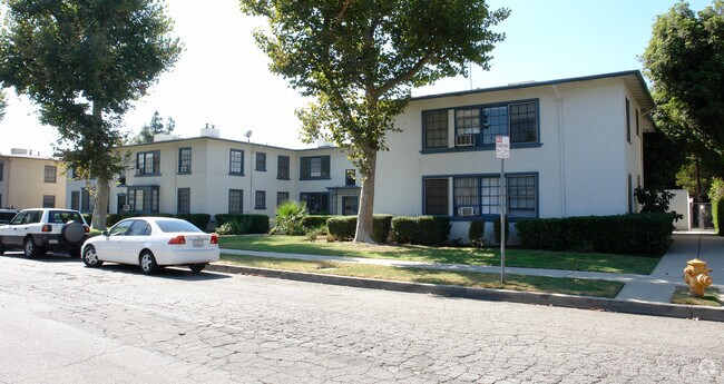 Foto del edificio - 5915-5919 Murietta Ave