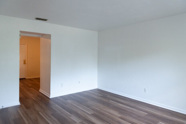 Foto del edificio - 2406 Fred Smith Rd
