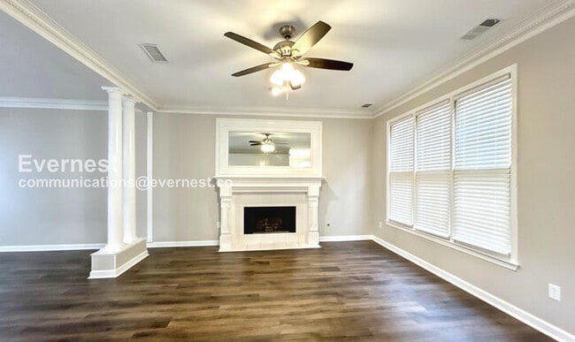 Foto del edificio - 3106 Sherwood Oaks Ln