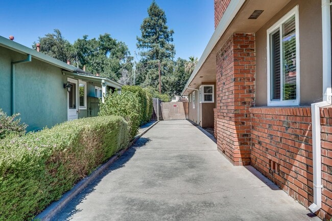 Building Photo - Midcentury Willow Glen Charmer ~ Close to ...