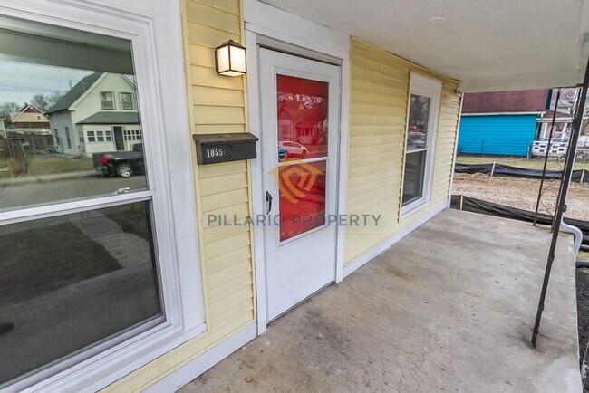 Building Photo - Close to Riverside Park, Updated 3 Bedroom...