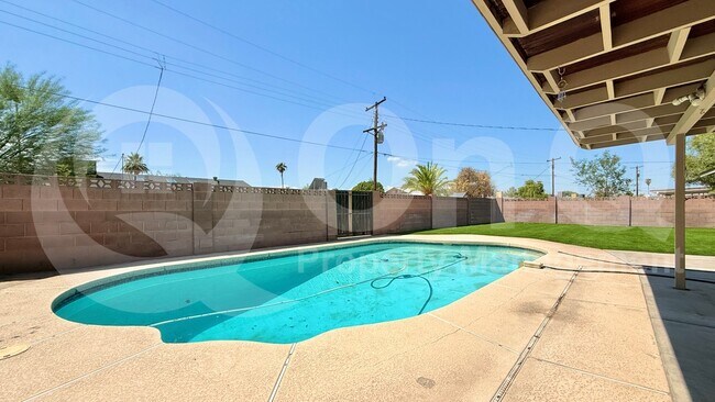 Foto del edificio - 537 E Laguna Dr