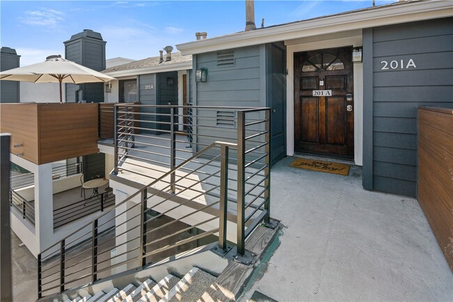 Building Photo - 345 Avocado St