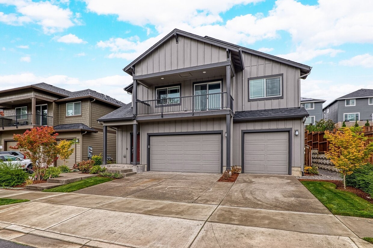 Foto principal - Elegant 4 Bedroom| 2.5 Bathroom Tigard Hom...