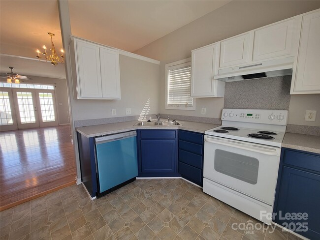 Building Photo - 7844 Paper Birch Dr