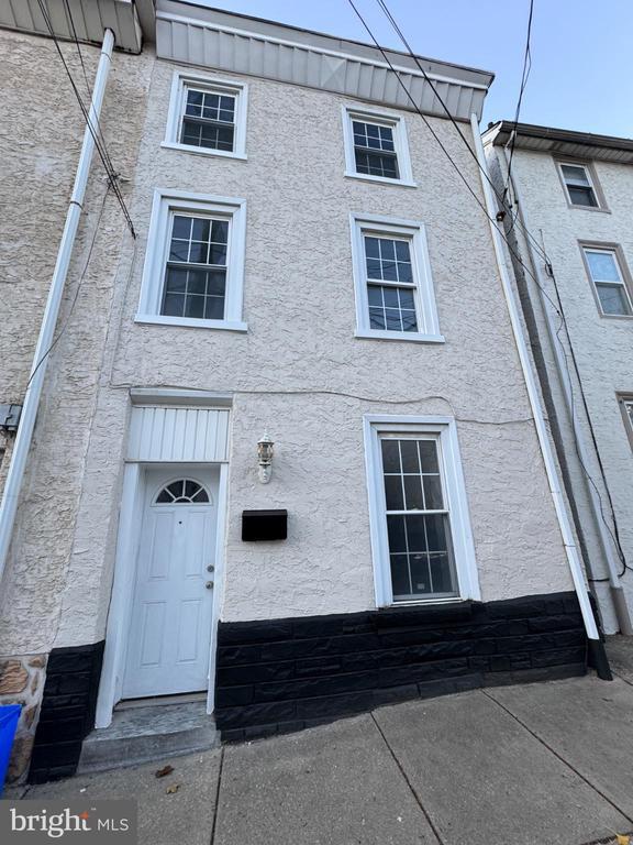 Building Photo - 4728 Umbria St