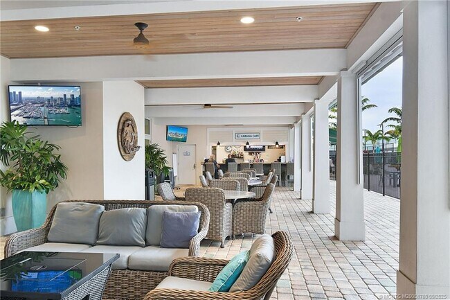Foto del edificio - 257 NE Coastal Dr