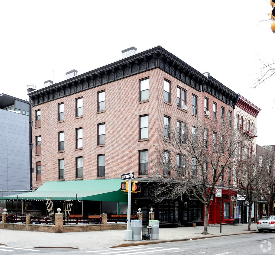 Primary Photo - 449-451 Court St