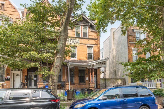 Building Photo - 2332 N Park Ave