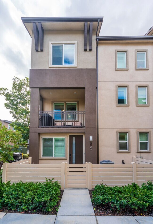 Foto del edificio - Newer townhome rental located in the gated One Seven Eight community!