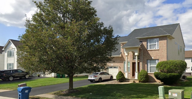 Building Photo - 9 Primrose Dr