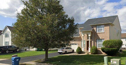 Building Photo - 9 Primrose Dr