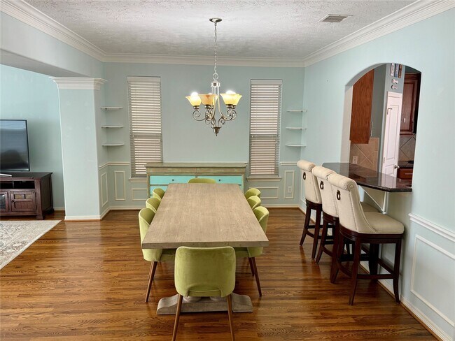 Foto del edificio - 3410 Skyline Village Dr