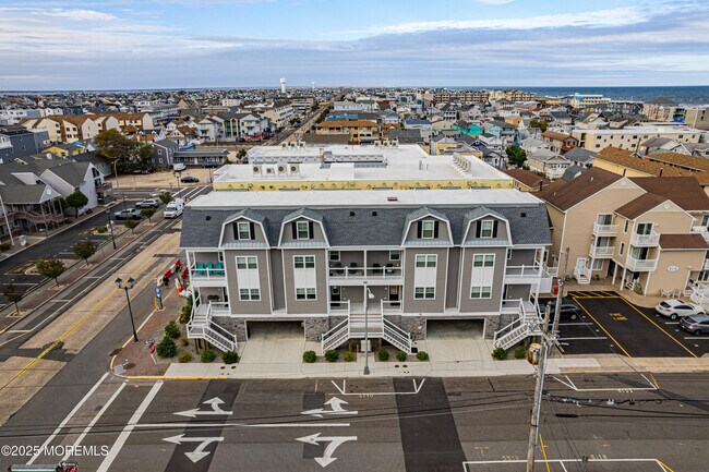 Foto del edificio - 64 Sheridan Ave