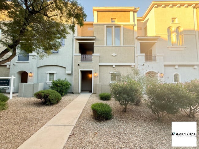 Foto del edificio - Elevate Your Lifestyle In This Stunning 2/2.5, Three-Story Home Nestled Inside The Prestigious, Gate