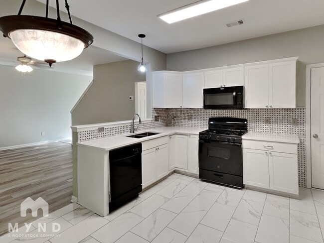 Building Photo - 1557 Silver Ridge Dr SW