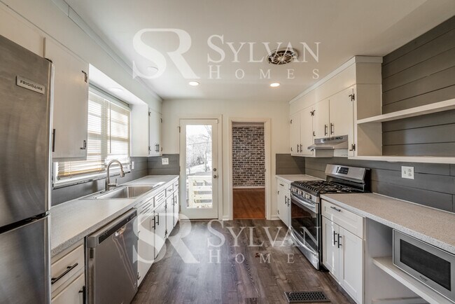 Building Photo - The living is easy in this 4 bedroom, 3 ba...