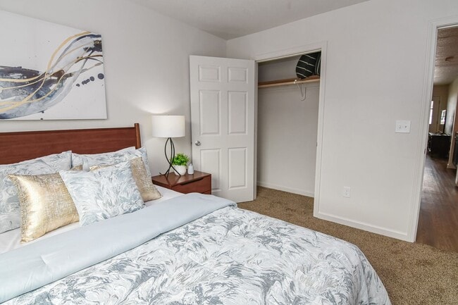 Building Photo - 2 Bedroom, Single-story Townhomes for rent...