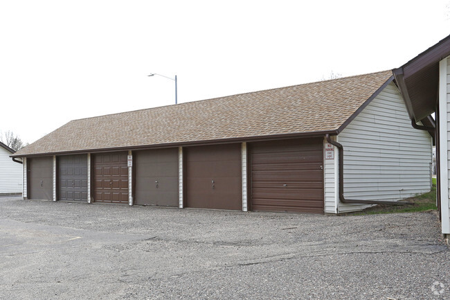 Garage Parking - Lofts of Sandcreek