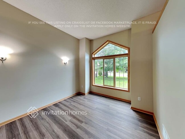 Building Photo - 5043 Ladyslipper Ave N