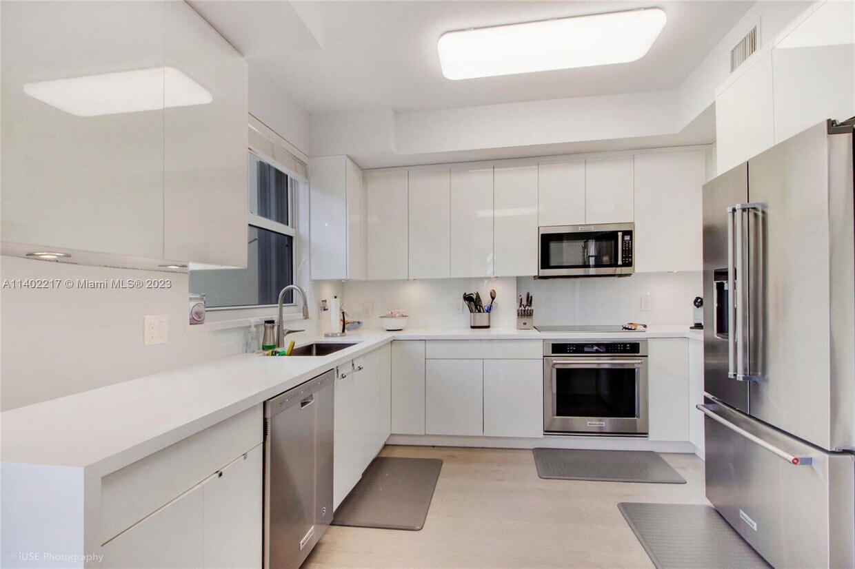 721 Crandon Blvd Unit 208, Key Biscayne, FL 33149 Condo for Rent in