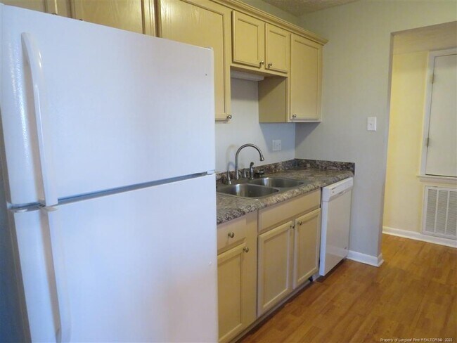 Building Photo - 7213 Reedy Creek Dr