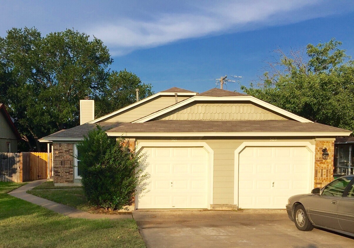 501 Greenlawn Blvd, Round Rock, TX 78664 Townhouse for Rent in Round