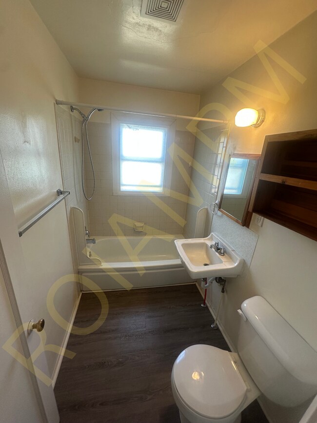 Foto del edificio - 1 Bed / 1 Bath Duplex for Rent – $1,000/Month