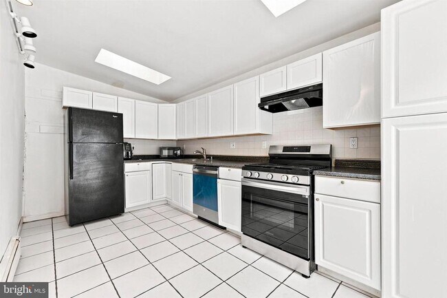 Foto del edificio - 134 Shurs Ln