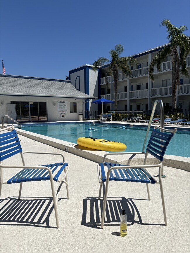 Building Photo - 350 79th Ave N