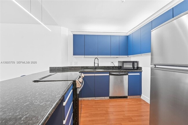 Foto del edificio - 2500 Parkview Dr