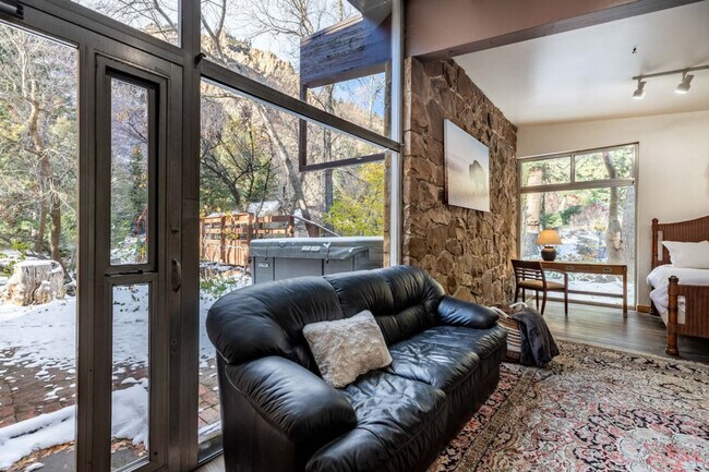 Foto del edificio - 6820 S Maxfield Dr
