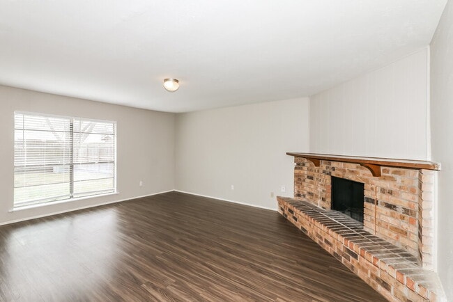 Building Photo - 5011 Ridge Manor Dr