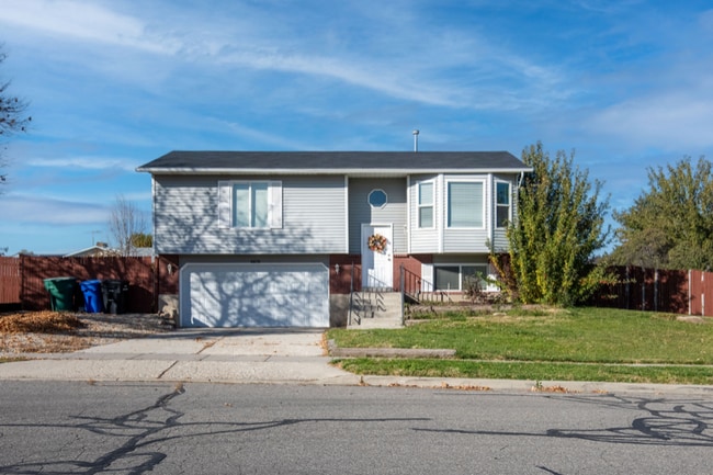 Photo - 4878 W 8430 S (West Jordan, UT) House
