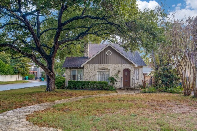 Foto del edificio - Beautiful Cottage in Alamo Heights
