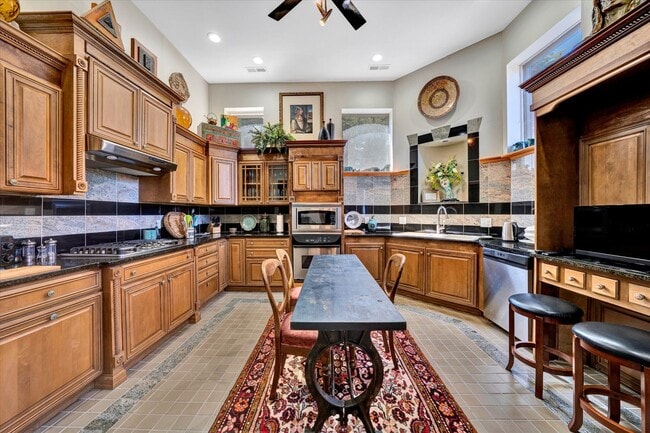 Building Photo - 1025 Church St