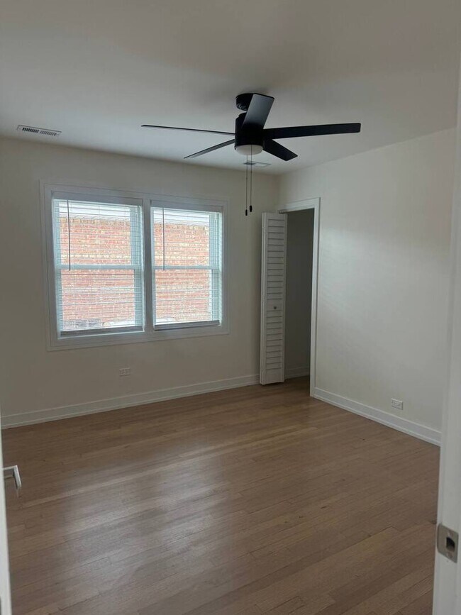 Foto del edificio - 5814 N Elston Ave