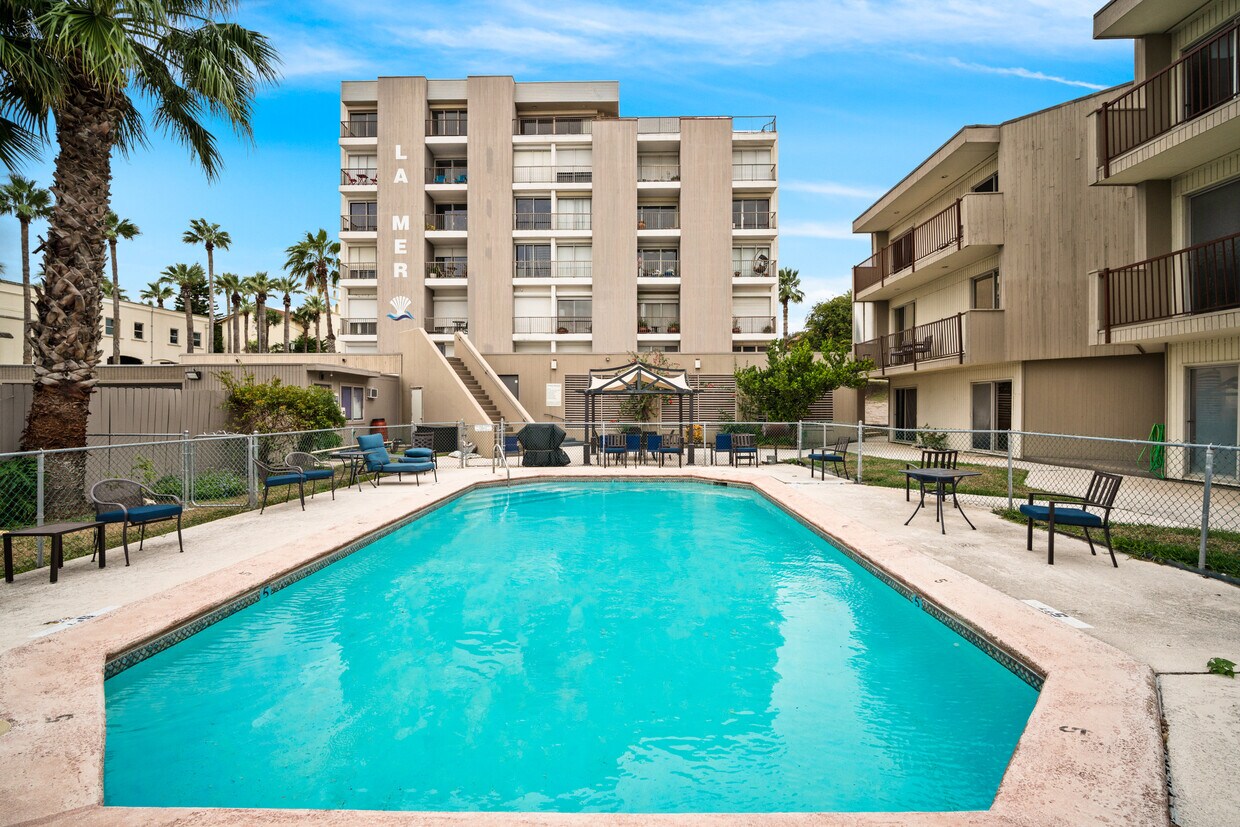 Foto principal - 502 S Chaparral St