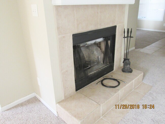 Foto del edificio - 4 bedroom home!