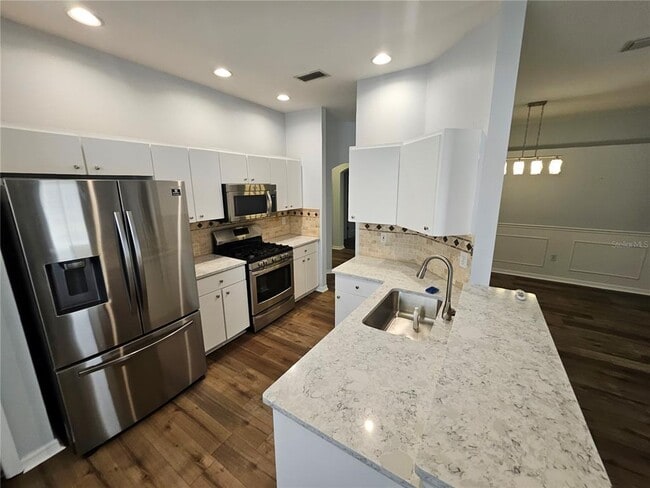 Foto del edificio - 7715 Bristol Park Dr