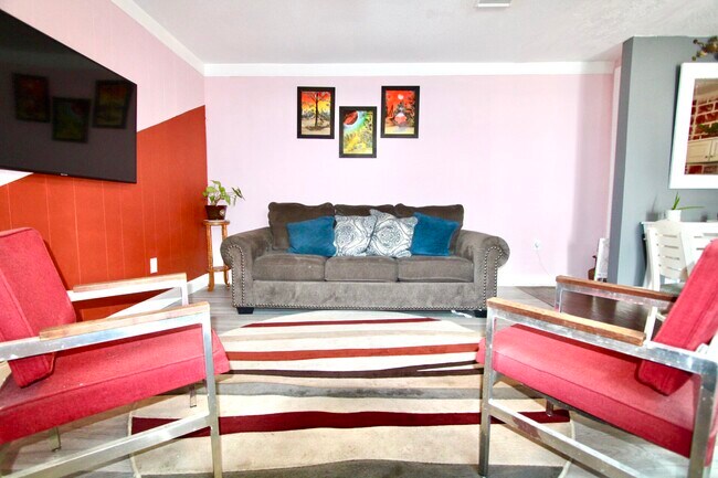 furnish queen sofa bed for occasional guest - 1409 Oak Haven Dr