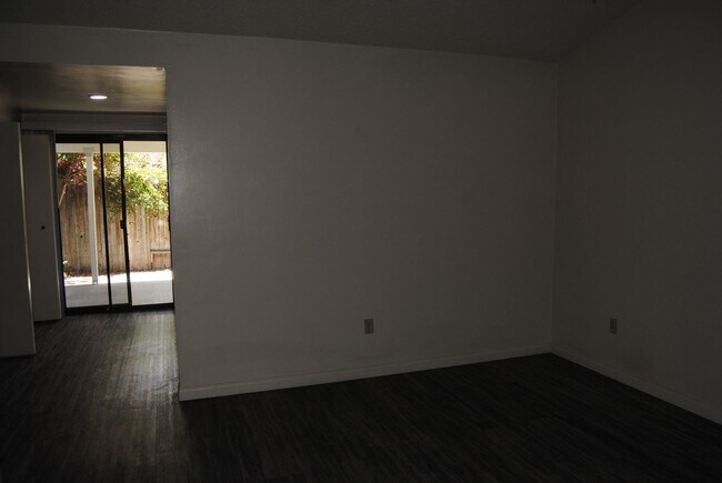 Foto del edificio - 7605 Quailwood Dr