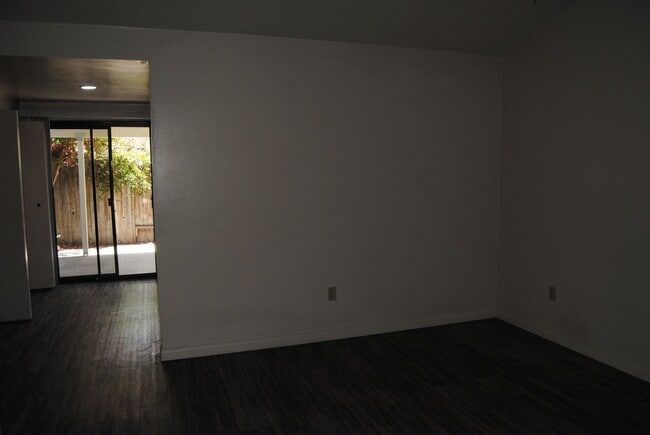 Building Photo - 7605 Quailwood Dr