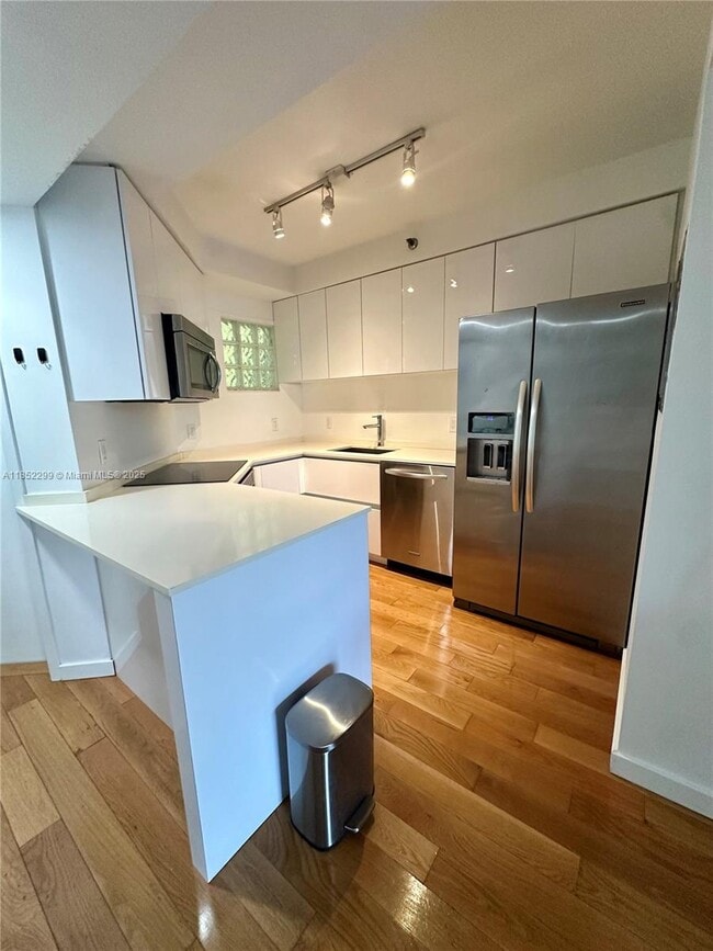 Building Photo - 9156 Collins Ave