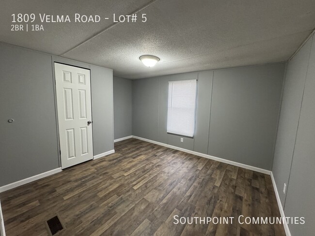 Building Photo - 1809 Velma Rd