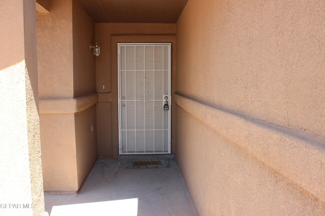 Building Photo - 13978 Vaquero Rock Dr
