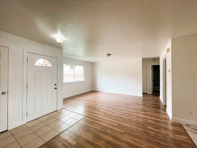 Entry and living area - 606 S Powerline Rd